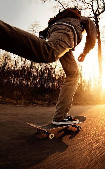 which is more dangerous skateboarding or rollerblading？